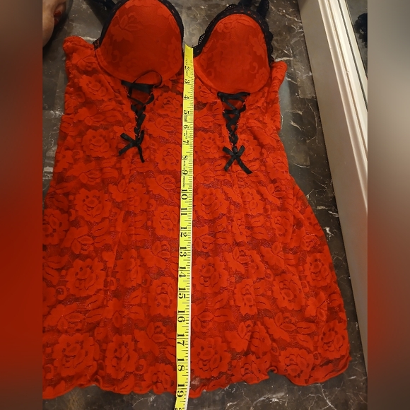 Elegant Red Lace Chemise - Picture 10 of 15